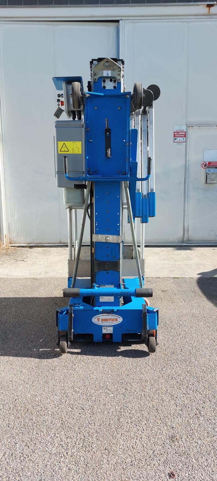 Piattaforma aerea a colonna Genie AWP30S-AC