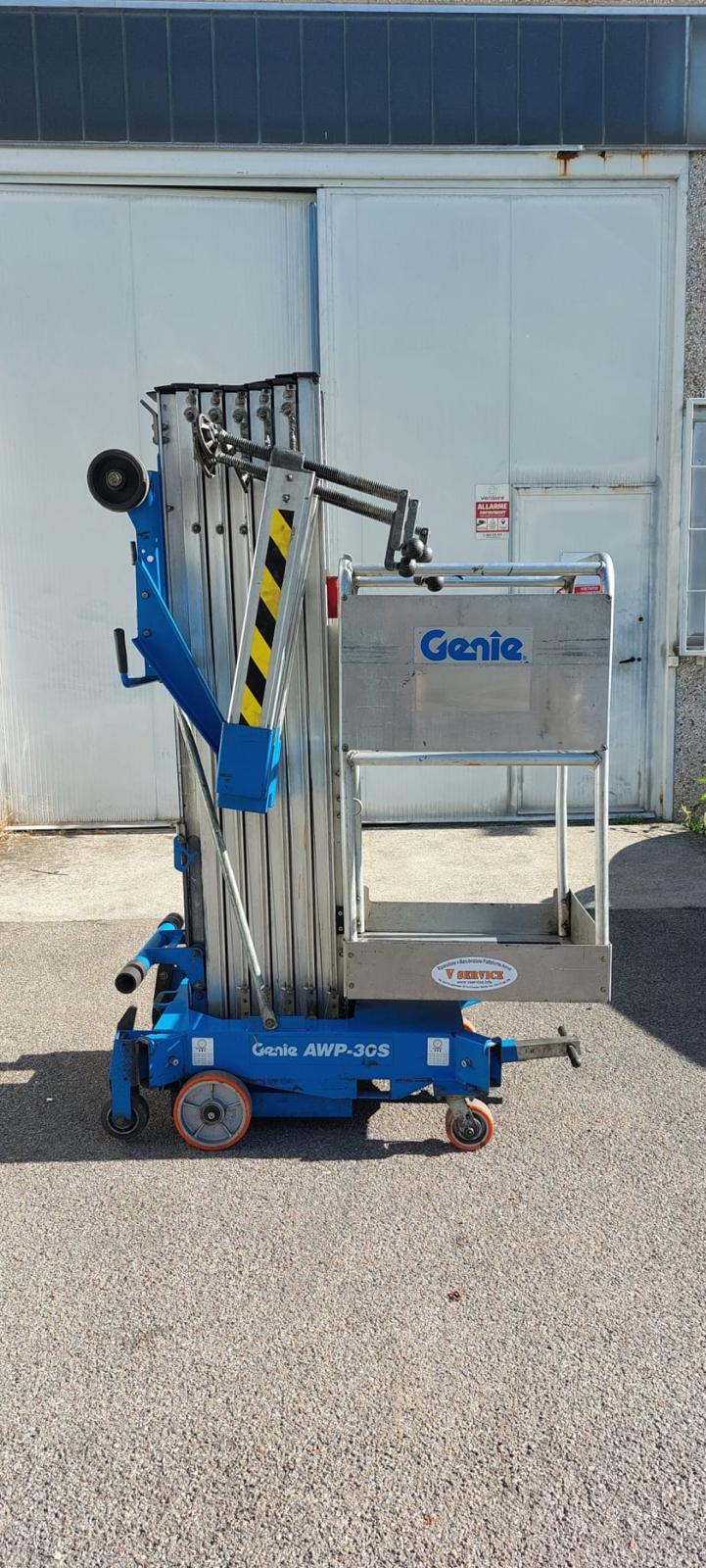 Piattaforma aerea a colonna Genie AWP30S-AC