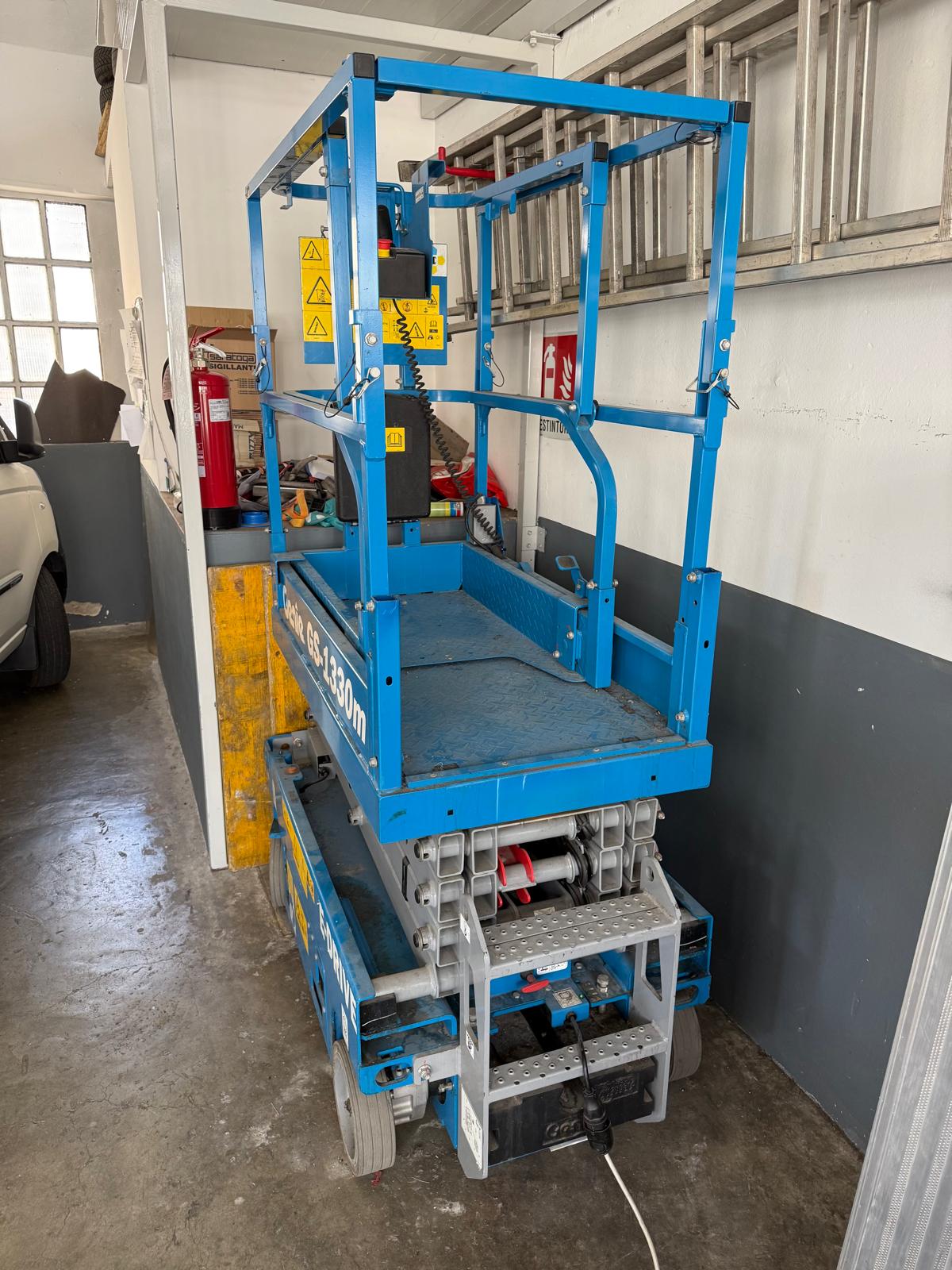 Piattaforma aerea GENIE GS1330 del 2020
