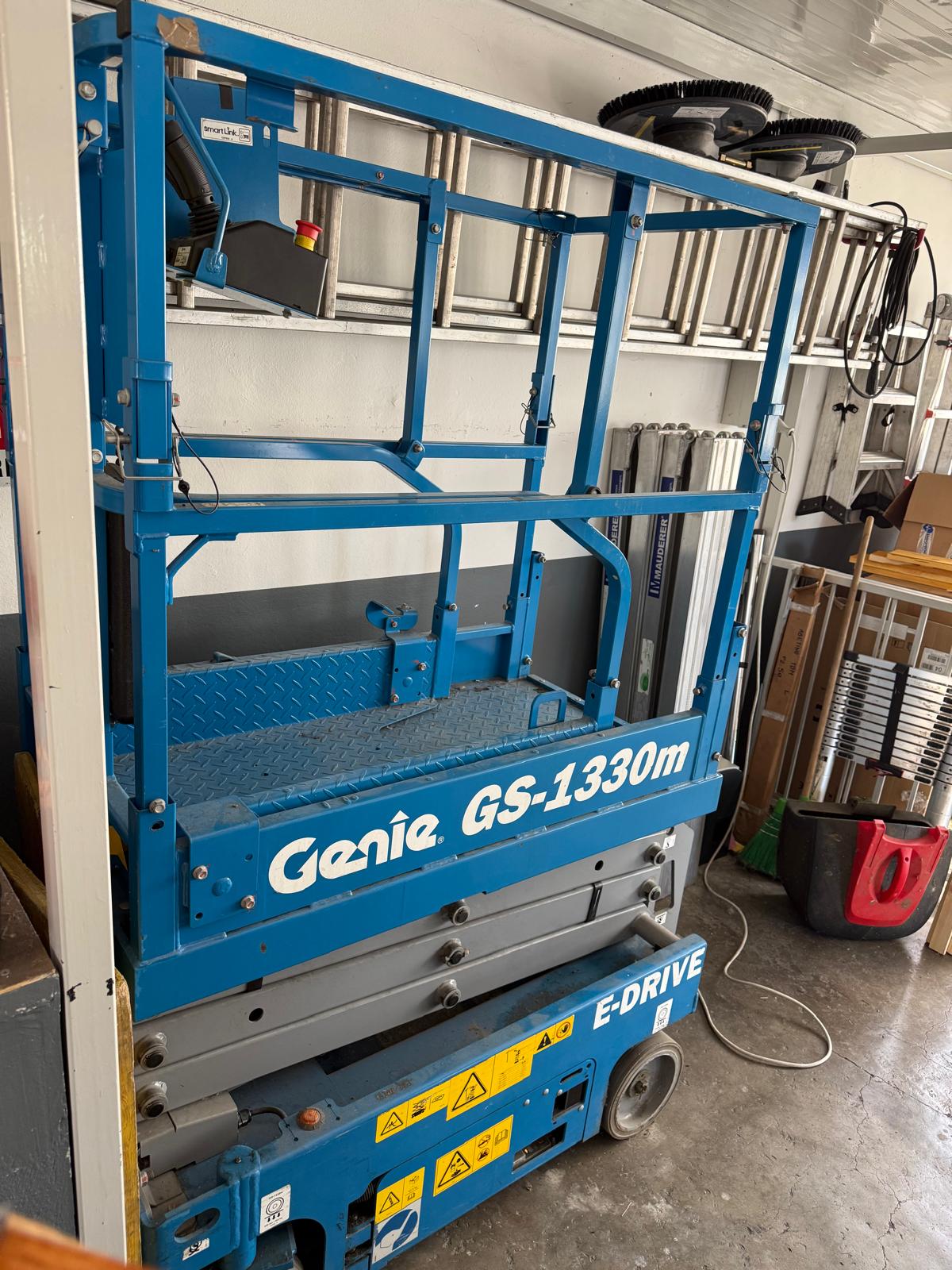 Piattaforma aerea GENIE GS1330 del 2020